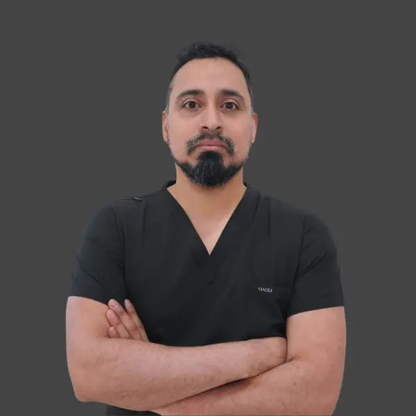 Omar tecnico clinica capilar velazquez