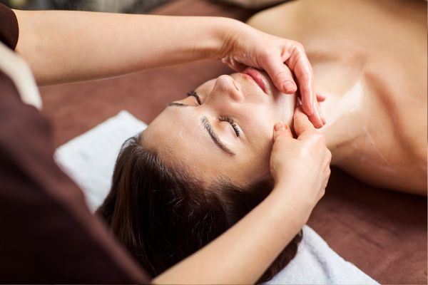 Tratamiento facial Manual en el Centro de Belleza y Estética Ojeda en Madrid