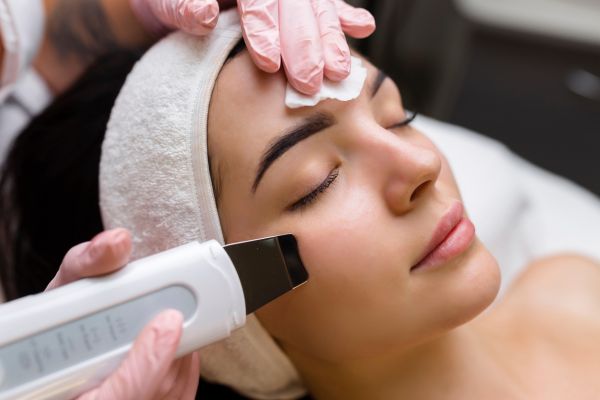 Tratamiento facial ultrasónico en el centro de estetica y belleza Ojeda en Madrid