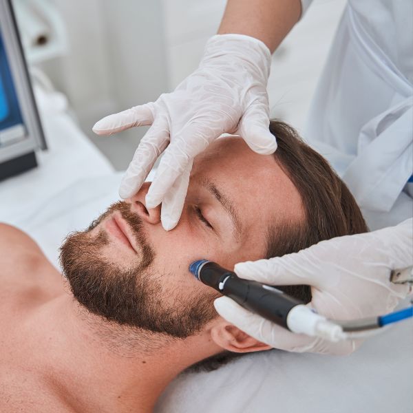 Limpieza facial con Indiba en el centro de Estetica Lucia Ojeda