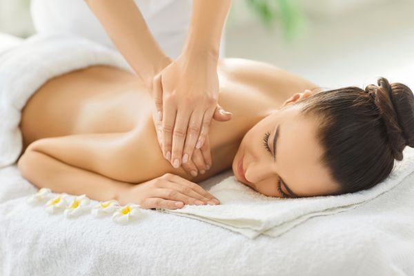 Masajes relajantes tratamiento corporal en la Centro de Estetica y Belleza Lucia Ojeda