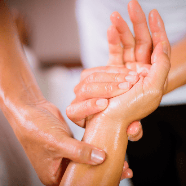 Masaje drenaje linfatico en brazos